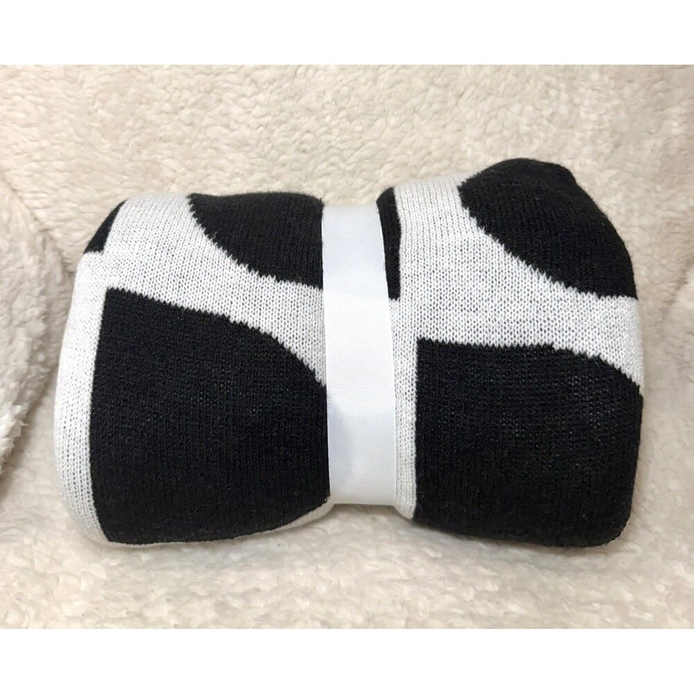 Reversible Knit Geo Throw Blanket 50x60 Black Threshold Cozy Midweight NEW - Picture 2 of 5